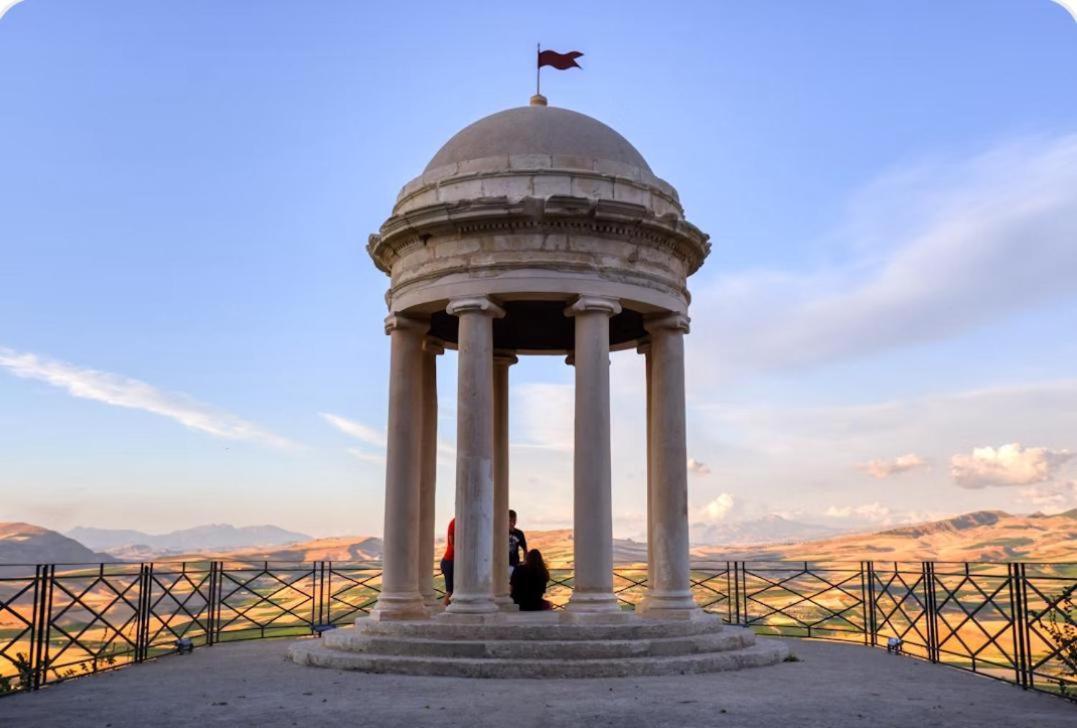 Montalbano House - Casa Vacanze Santa Margherita di Belice ภายนอก รูปภาพ